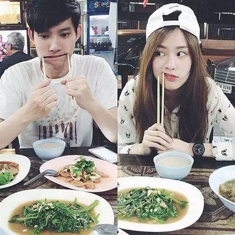 泰国网红街头做饭的女人,美味佳肴引众人围观